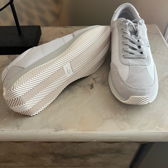 New Shoe never worn - Picture 3 of 4